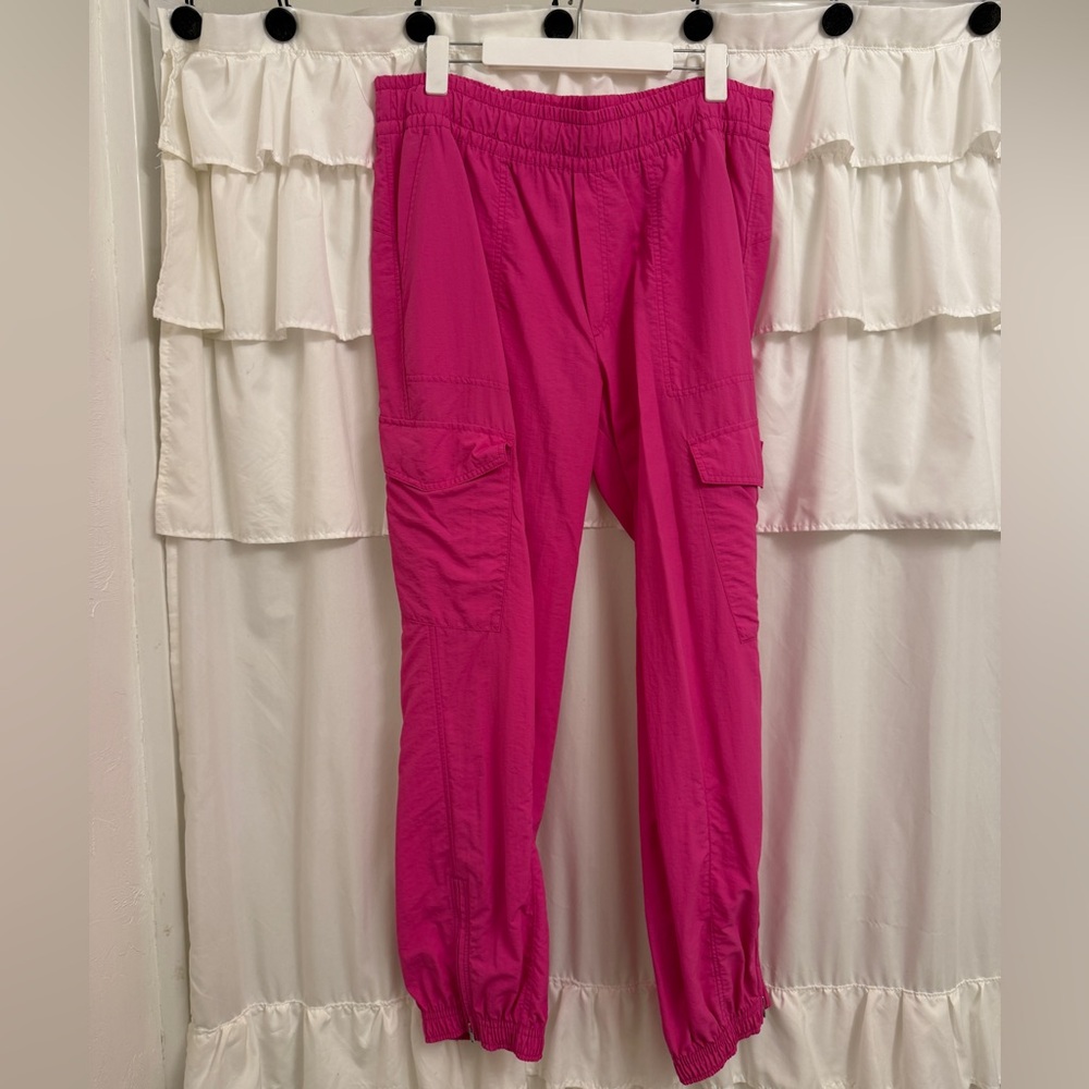 Old Navy HOT pink wind pants in the size large!